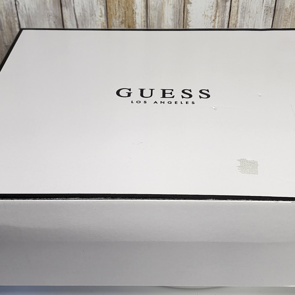 NEW - GUESS Women's Yesses Triple Triangle Lug Sole Chelsea Boots- Size 10 M - Picture 9 of 9